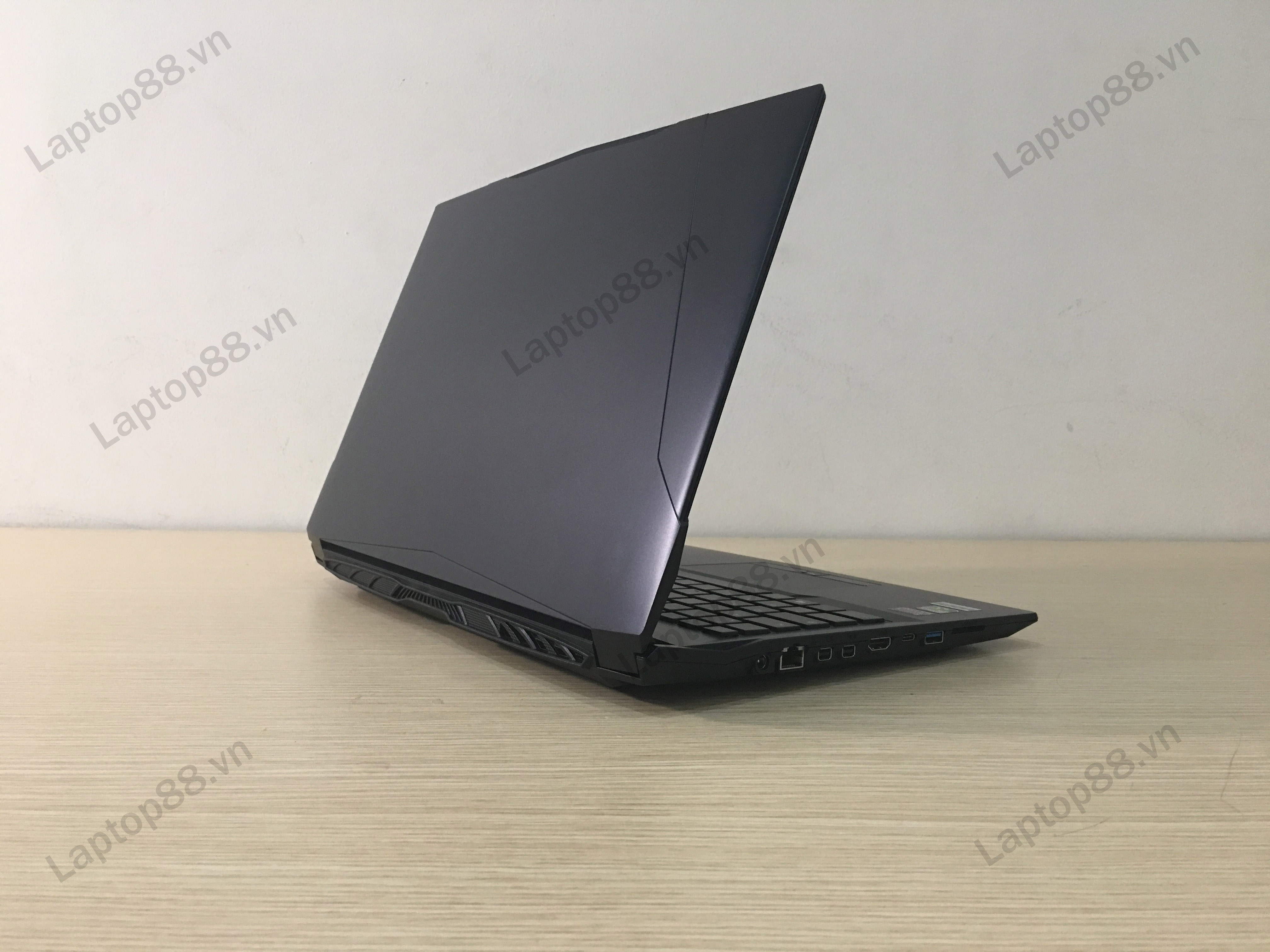 Laptop Gaming Clevo N850 Core i5