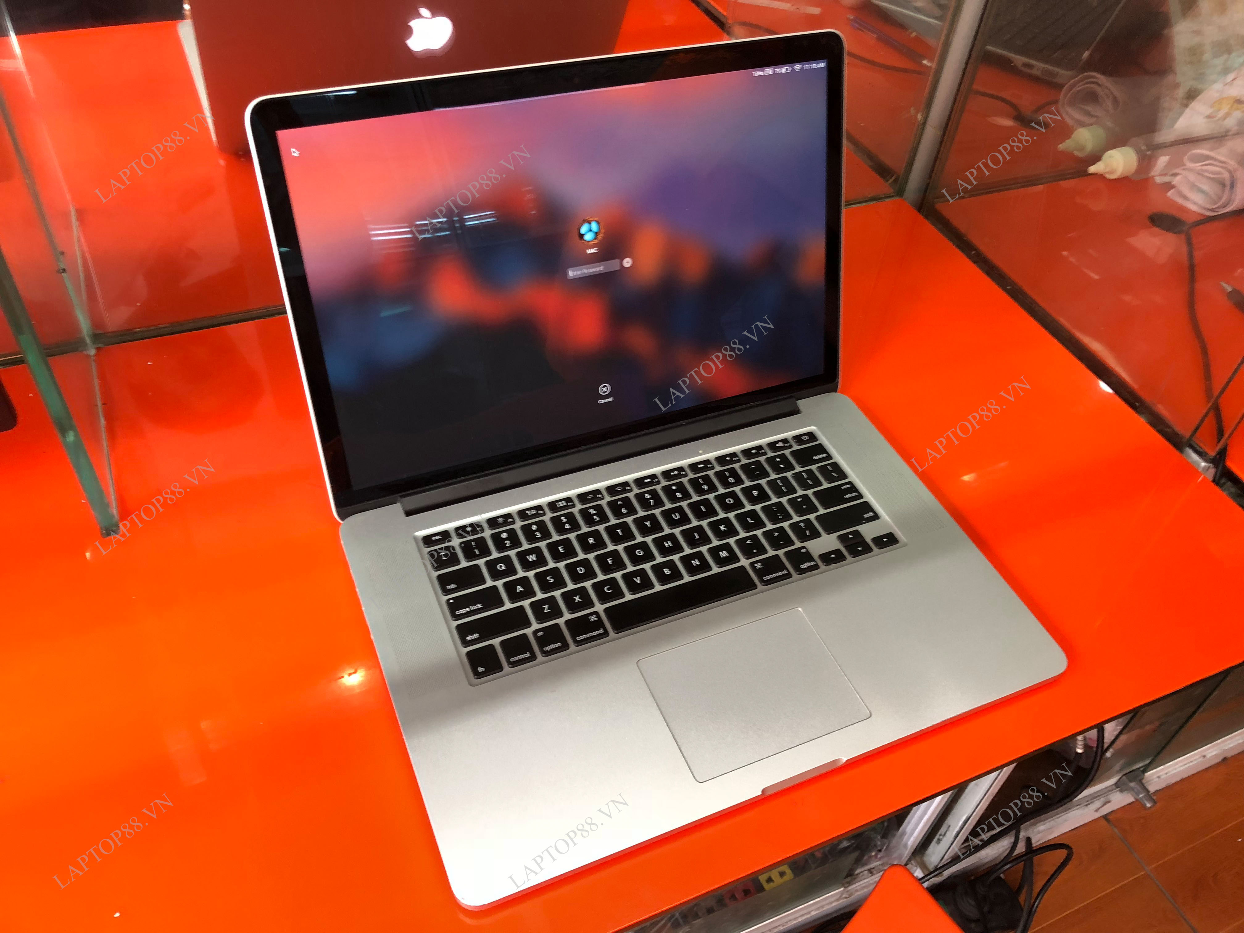 Macbook Pro 15 2015 MJLT2 (Core i7 2.8GHz, 16GB, SSD 1T, Iris Pro + AMD