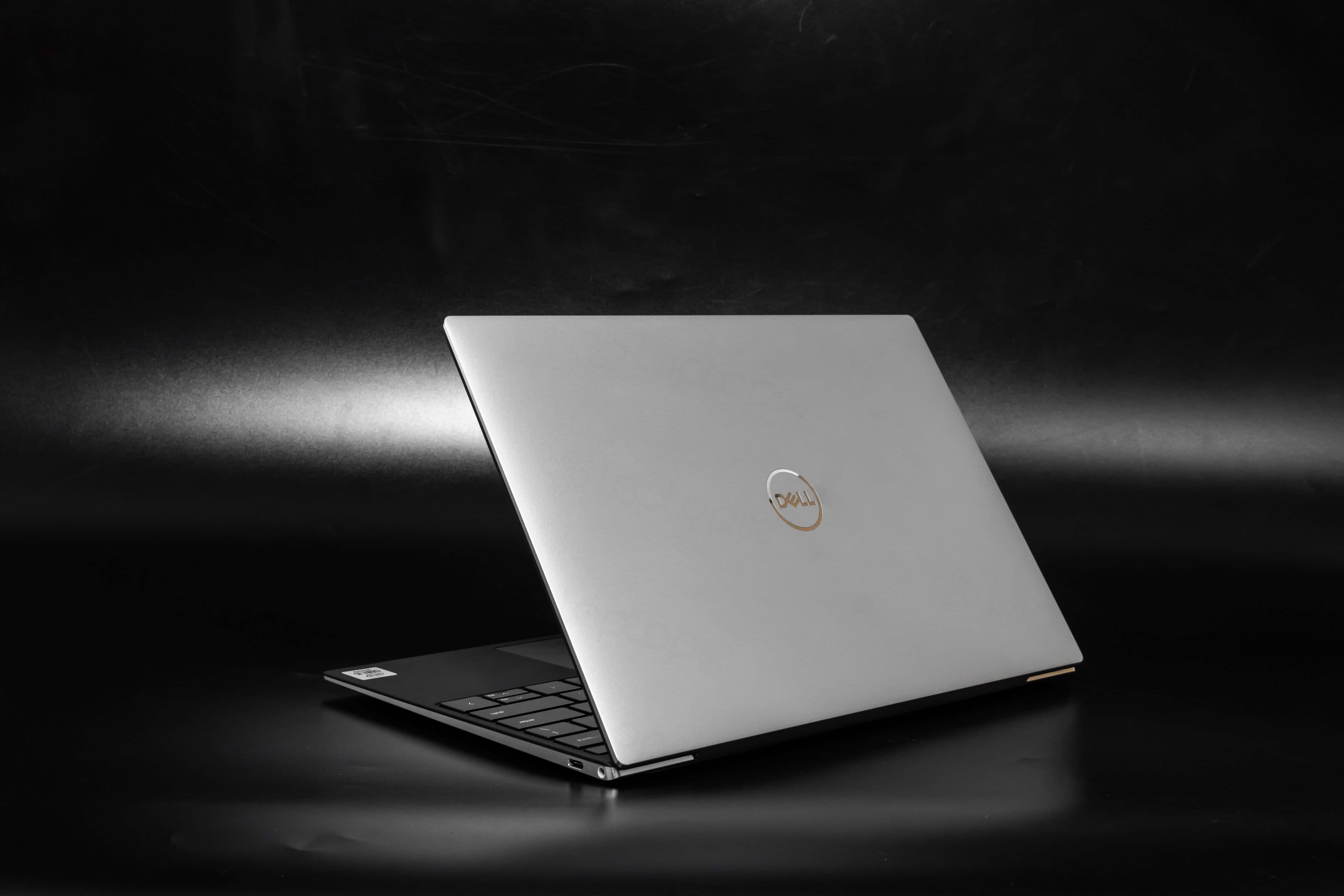 Laptop Dell XPS i7 đẳng cấp, hiệu năng khỏe đáng mua nhất