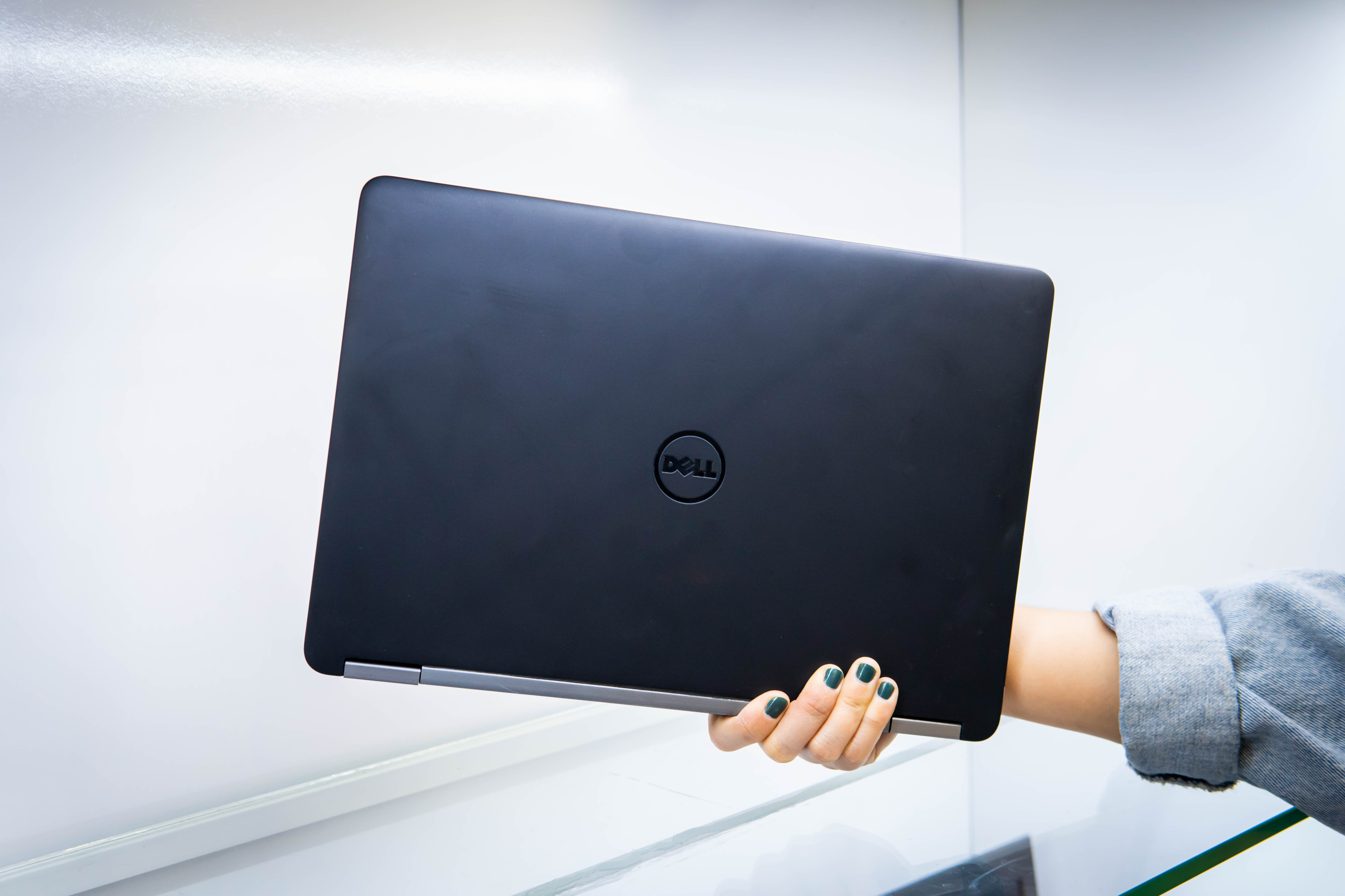 Giá laptop Dell cũ cấu hình cao khoảng bao nhiêu? 