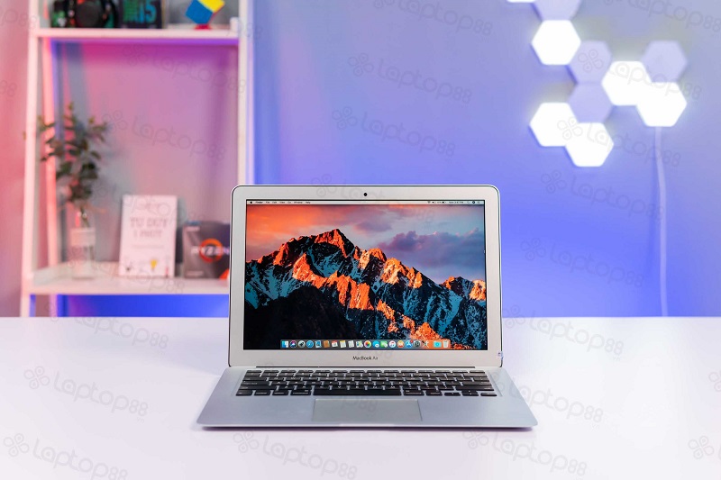 Mua Macbook 2017 cũ chính hãng giá rẻ nhất 