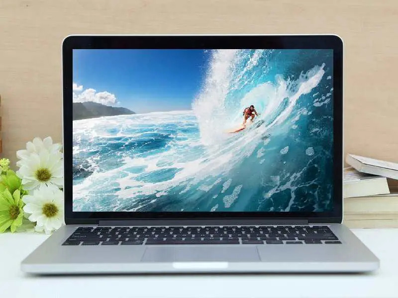 Macbook Pro 2010 13 inch vẫn là đẳng cấp dù được ra đời từ 14 năm về trước 