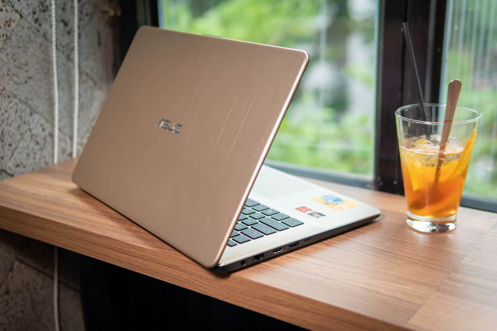 Top 4 Laptop Nữ Văn Phòng Mỏng Nhẹ Giá Cực Rẻ