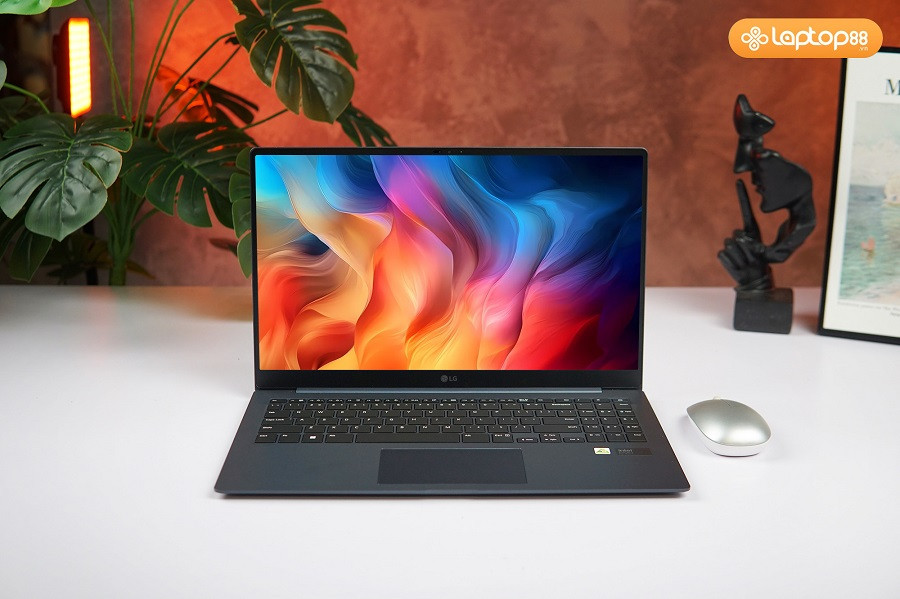 Trước khi mua laptop màn OLED hãy đọc ngay bài viết này!!!