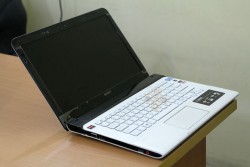 Laptop Sony Vaio SVE14126CVW (Core i5 3210M, RAM 4GB, HDD 500GB, 1GB AMD Radeon HD 7550M, 14 inch)