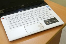 Laptop Sony Vaio SVE14126CVW (Core i5 3210M, RAM 4GB, HDD 500GB, 1GB AMD Radeon HD 7550M, 14 inch)