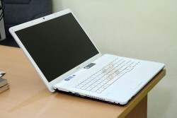Laptop Sony Vaio EJ VPCEJ (Core i7 2630QM, RAM 4GB, HDD 500GB, Intel HD Graphics 3000, 17.3 inch)