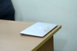 Macbook Air 2011 MC968 (Core i5 2467M, RAM 2GB, SSD 64GB, Intel HD Graphics 3000, 11.6 inch)