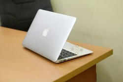 Macbook Air 2011 MC968 (Core i5 2467M, RAM 2GB, SSD 64GB, Intel HD Graphics 3000, 11.6 inch)