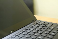 Laptop Sony Vaio Tap 11 SVT11215SGB (Core i5 4210Y, RAM 4GB, SSD 128GB, Intel HD Graphics 4200, 11.6 inch FullHD touch cảm ứng đa điểm)