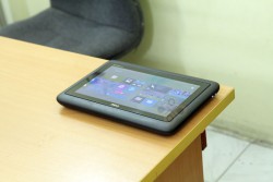 Netbook Dell Inspiron Duo (Atom N550, RAM 2GB, HDD 320GB, Intel GMA 3150, 10.1 inch cảm ứng touchscreen)
