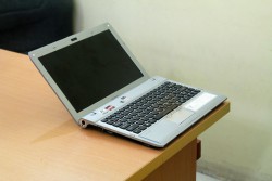Laptop Sony Vaio YB35AG (AMD E-450, RAM 2GB, HDD 320GB, AMD Radeon HD 6320M, 11.6 inch, FreeDOS)
