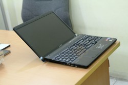 Laptop Sony Vaio VPCEE31FX (AMD Athlon II P340, RAM 4GB, HDD 500GB, AMD Radeon HD 4250, 15.5 inch)