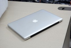 Macbook Pro MB470 (Core 2 Duo P8600, RAM 4GB, HDD 250GB, Nvidia Geforce 9400M + 9600M GT, 15.4 inch)
