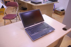 Laptop Dell Latitude E6320 (Core i5 2520M, RAM 4GB, HDD 250GB, Intel HD Graphics 3000, 13.3 inch) 