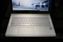Laptop HP Envy 15-AS105TU (Core i7 7500u,ram 8GB, SSD 128GB + HDD 1TB, Intel HD 620, 15.6 inch FullHD, Led phím,vỏ nhôm)