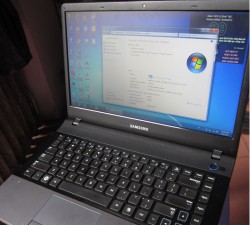 Laptop Samsung NP300E (Core i3-2350M, RAM 2GB, HDD 500GB, Intel HD Graphics, 14 inch, FreeDOS)
