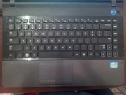 Laptop Samsung NP300E (Core i3-2350M, RAM 2GB, HDD 500GB, Intel HD Graphics, 14 inch, FreeDOS)