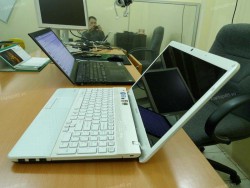 Laptop Sony Vaio VPC-EH1CFX (Core i5 2410M, RAM 4GB, HDD 320GB, Nvidia Geforce 410M, 15.6 inch)