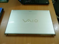 Laptop Sony Vaio SVT13137CVS (Core i7 3537U, RAM 4GB, SSD 256GB, màn hình cảm ứng Touch screen 13.3 inch)