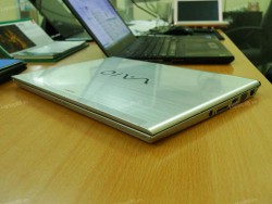 Laptop Sony Vaio SVT13137CVS (Core i7 3537U, RAM 4GB, SSD 256GB, màn hình cảm ứng Touch screen 13.3 inch)
