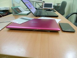 Laptop Asus Vivobook X202E Pink (Celeron 847, RAM 2GB, HDD 500GB, 11.6 inch cảm ứng touch screen)