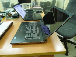 Laptop Dell Vostro 3550 màu đồng (Core i5 2410M, RAM 4GB, HDD 500GB, Intel HD Graphics 3000, 15.6 inch)