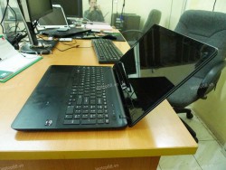 Laptop Sony Vaio SVF1521CSGB (Core i7 3537U, RAM 4GB, HDD 500GB, Nvidia Geforce GT 740M, 15.6 inch)