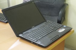 Laptop Toshiba Satellite C655 (Core i3 380M, RAM 2GB, HDD 320GB, Intel HD Graphics, 15.6 inch)