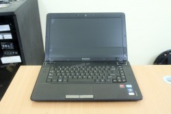 Laptop Lenovo Ideapad Y560p (Core i5 2450M, RAM 4GB, 750GB, 1GB AMD Radeon HD 6570M, 15.6 inch)