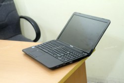 Laptop Toshiba Satellite C850 (Core i3 3120M, RAM 2GB, HDD 500GB, Intel HD Graphics 4000, 15.6 inch)