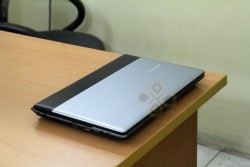 Laptop Samsung NP300E4Z (Core i3 2330M, RAM 2GB, HDD 500GB, Nvidia Geforce GT 520M, 14 inch)