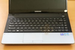 Laptop Samsung NP300E4Z (Core i3 2330M, RAM 2GB, HDD 500GB, Nvidia Geforce GT 520M, 14 inch)