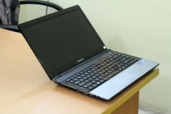 Laptop Samsung NP300E4Z (Core i3 2330M, RAM 2GB, HDD 500GB, Nvidia Geforce GT 520M, 14 inch)