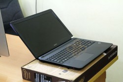 Laptop Sony Vaio SVF1521AGXB (Core i5 4200U, RAM 4GB, HDD 500GB, Intel HD Graphics 4400, 15.6 inch FullHD)