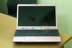 Laptop Sony Vaio VPCEH26EH (Core i3 2330M, RAM 4GB, HDD 500GB, Nvidia Geforce 410M, 15.6 inch)