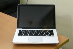 Macbook MB466 (Core 2 Duo P7350, RAM 2GB, HDD 250GB, Nvidia Geforce 9400M, 13.3 inch)