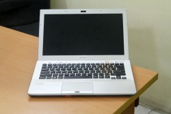 Laptop Sony Vaio VPCSB25FG (Core i3 2310M, RAM 4GB, HDD 500GB, 1GB AMD Radeon HD 6470M, 13.3 inch)