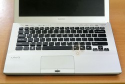 Laptop Sony Vaio VPCSB25FG (Core i3 2310M, RAM 4GB, HDD 500GB, 1GB AMD Radeon HD 6470M, 13.3 inch)