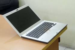 Laptop Sony Vaio VPCSB25FG (Core i3 2310M, RAM 4GB, HDD 500GB, 1GB AMD Radeon HD 6470M, 13.3 inch)
