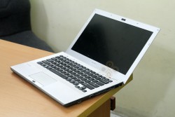 Laptop Sony Vaio VPCSB25FG (Core i3 2310M, RAM 4GB, HDD 500GB, 1GB AMD Radeon HD 6470M, 13.3 inch)