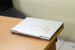 Laptop Sony Vaio VPCSB25FG (Core i3 2310M, RAM 4GB, HDD 500GB, 1GB AMD Radeon HD 6470M, 13.3 inch)