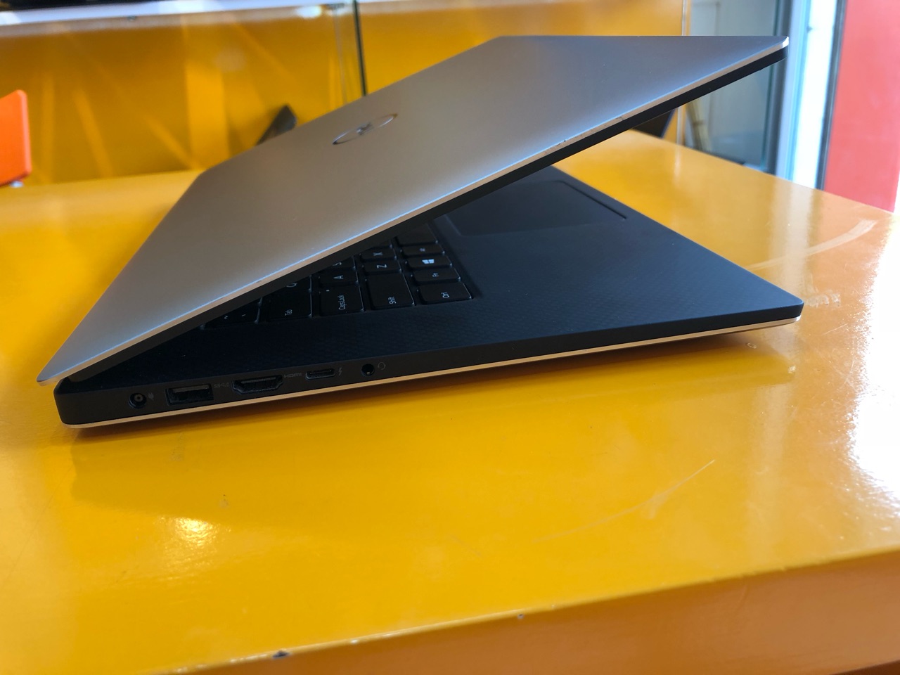 Laptop Dell Precision M5510/ Core i7 6820HQ x 08 Luồng, Màn UHD 15,6inch 4K, Dram4 8G, ổ NVME 256G