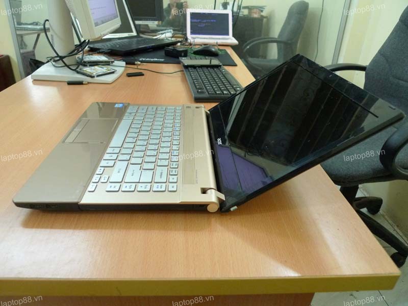 mua laptop cu Acer Aspire V3-471 tai Ha Noi